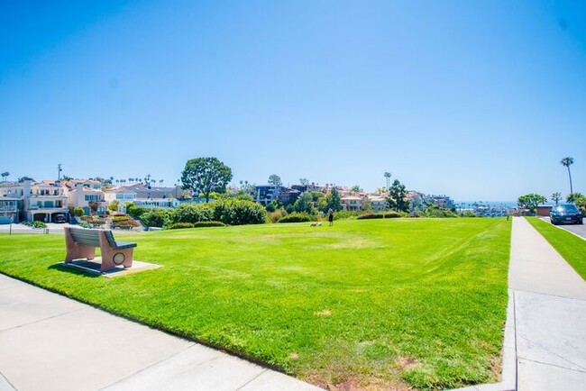 Building Photo - Charming Corona Del Mar Home