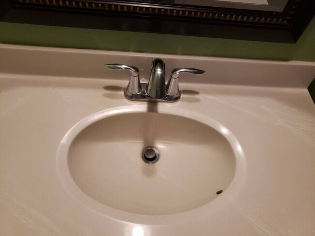 Building Photo - 1005 NE D St