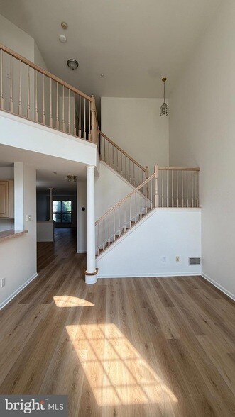 Building Photo - 207 Lookout Pl
