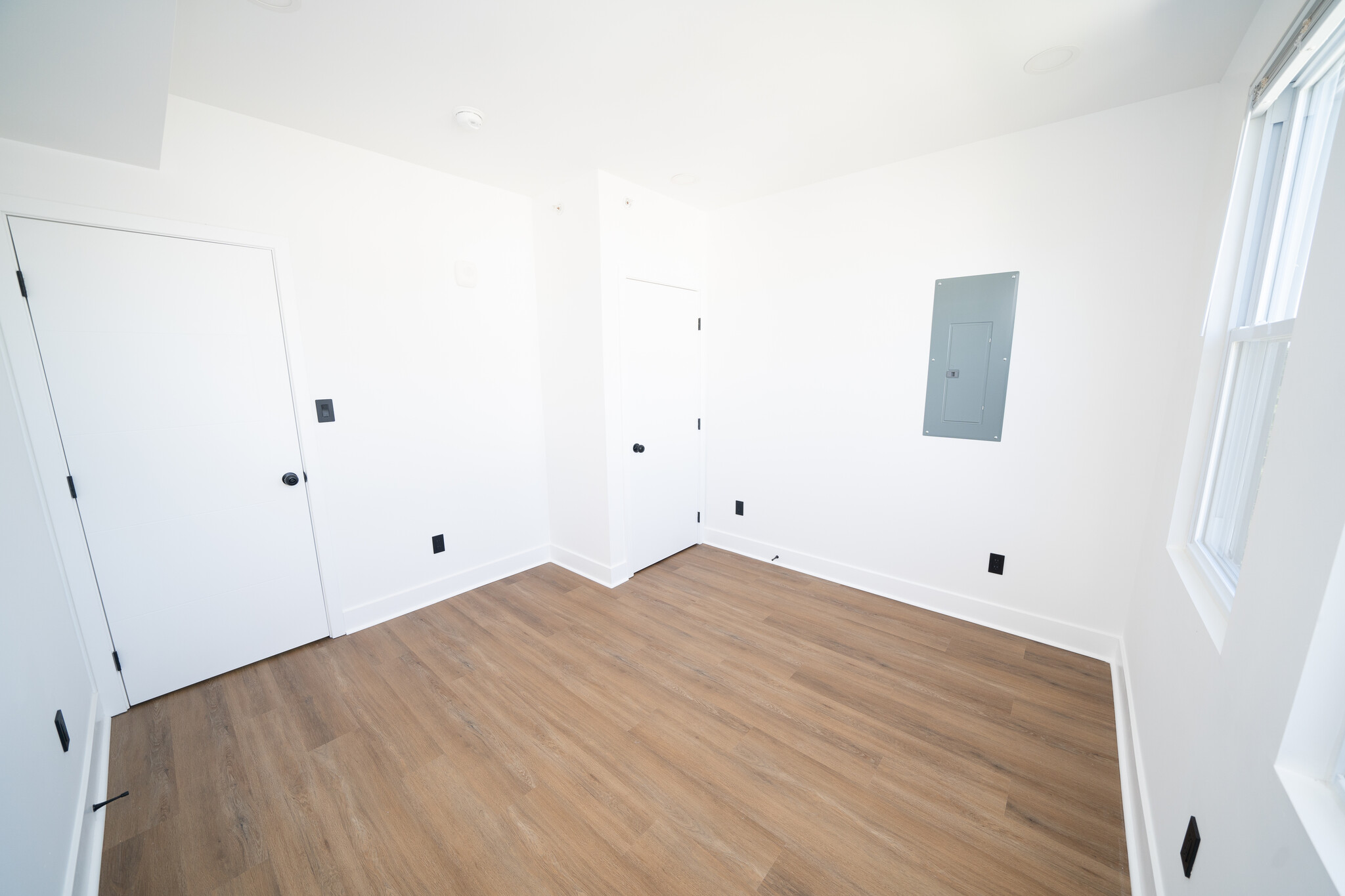 Building Photo - 4927 Catharine St