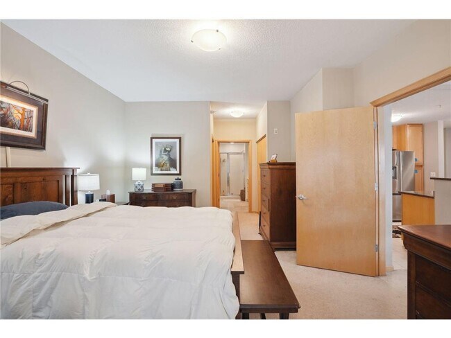 Building Photo - 2405 39th Ave NE