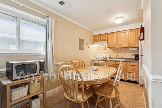 Building Photo - 5608A Atlantic Ave