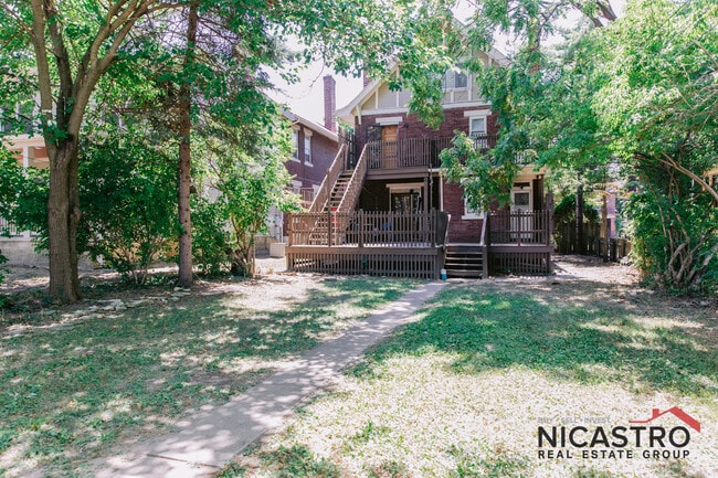 Building Photo - 182 E Lane Ave