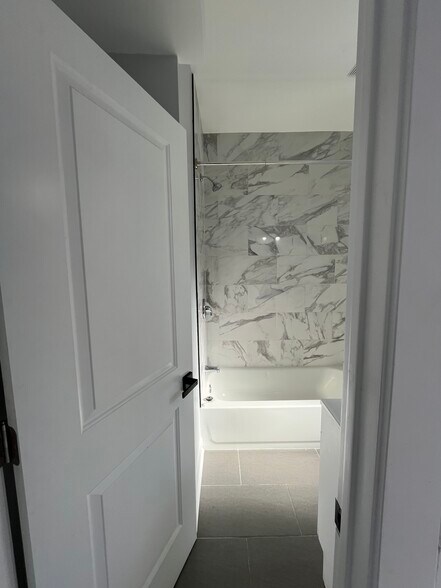 Building Photo - 5033 W Wabansia Ave