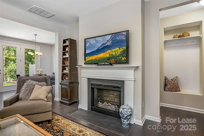 Building Photo - 9449 Glenburn Ln