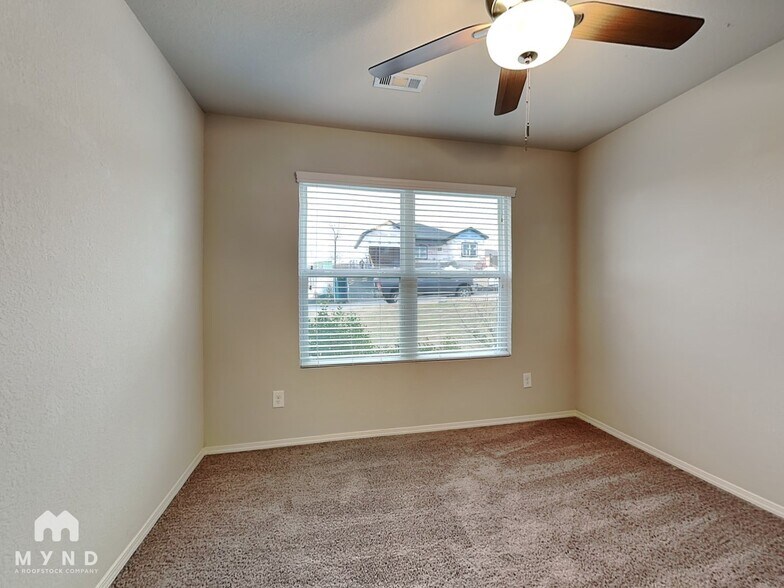 Building Photo - 940 Pinehurst Loop