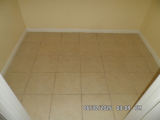 Building Photo - 3 Bedrooms, 2 Bathrooms, 3 Car Garage, Fir...