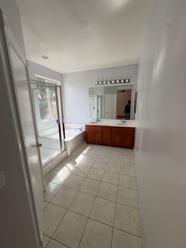 Building Photo - 1312 Holguin St