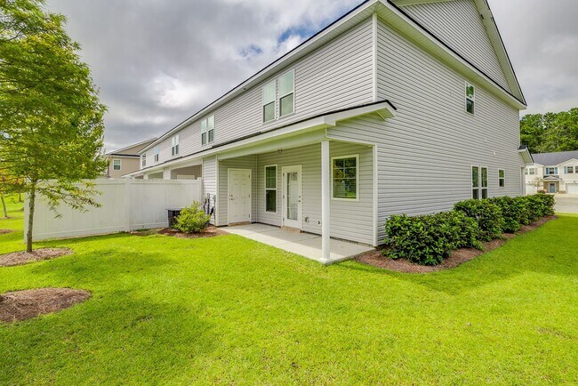 Building Photo - 225 Sonoma Dr