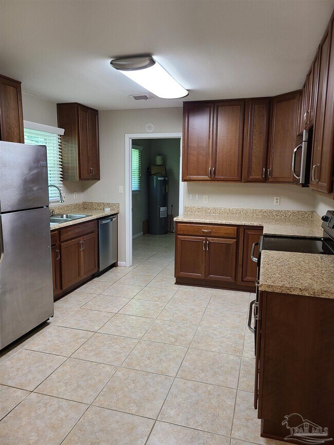 Building Photo - 5560 Hibiscus Rd