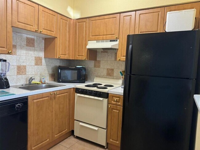 Building Photo - 2607 NE 8th Ave