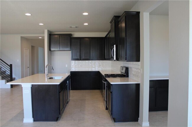 Building Photo - 16700 Fresno Cove