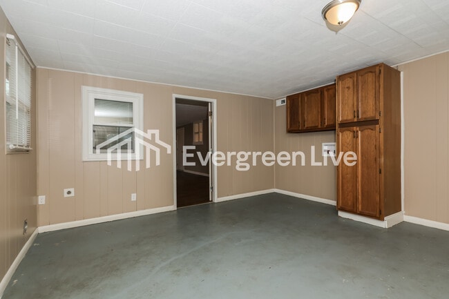 Building Photo - 603 W Martindale Rd