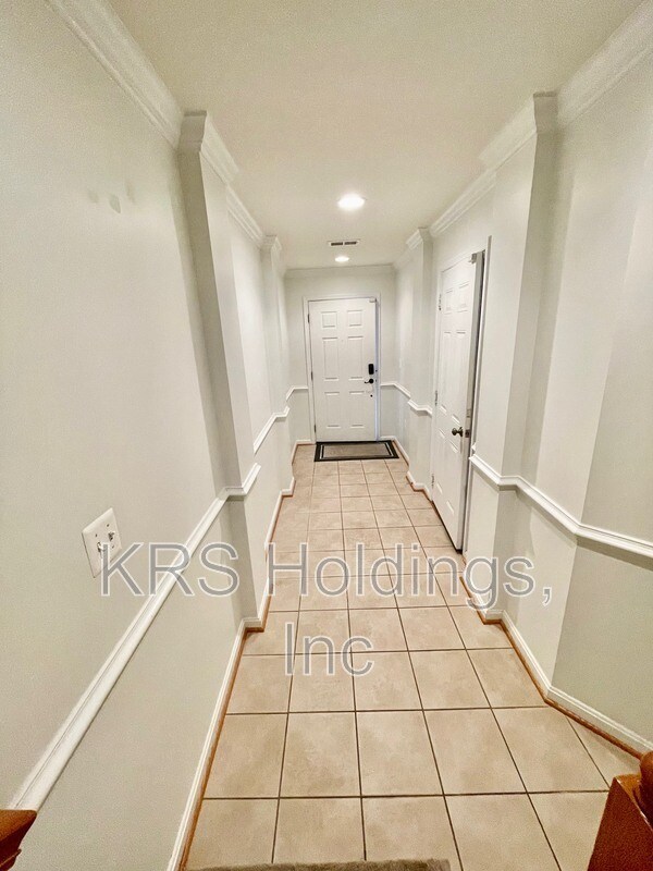 Building Photo - 15706 John Diskin Cir