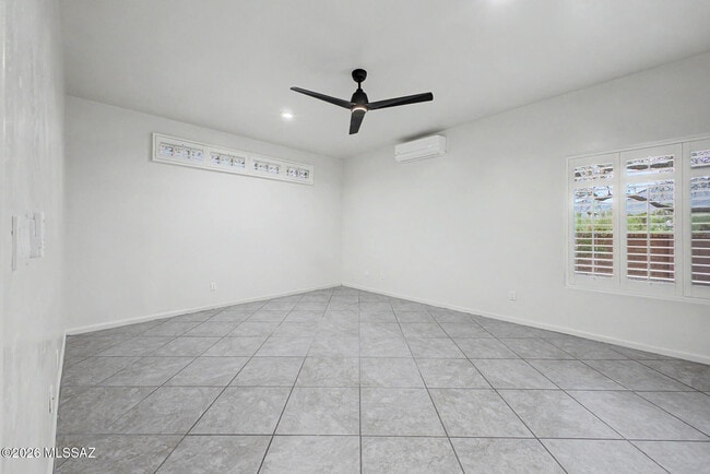 Building Photo - 5555 N Cres Ridge Dr