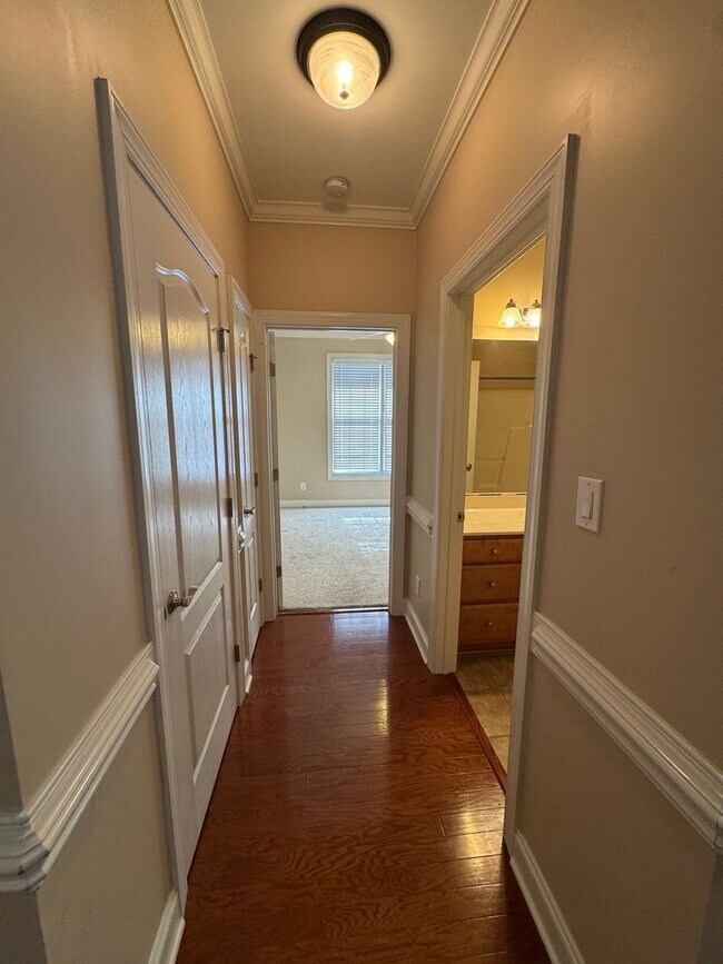 Building Photo - FOR RENT - Luxury Condo near downtown