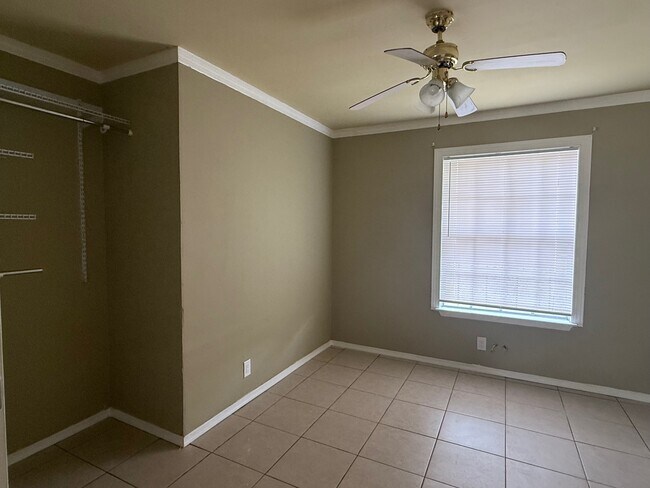 Building Photo - 4839 Castle Stream Dr