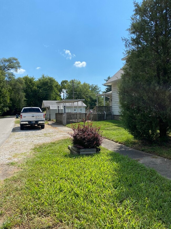 Building Photo - 3200 S 7th St