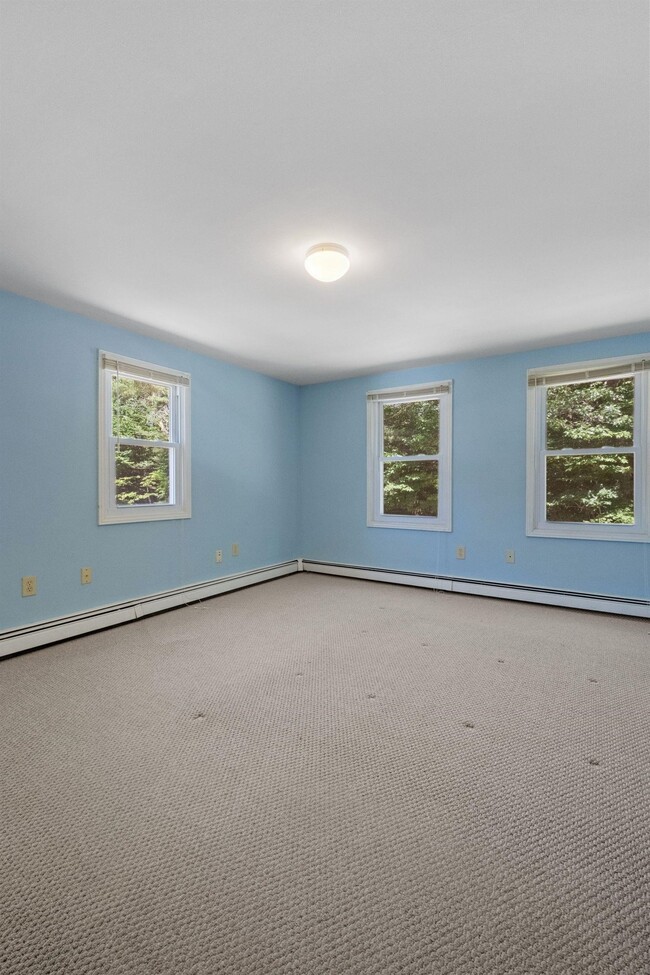 Building Photo - 36 Lark St