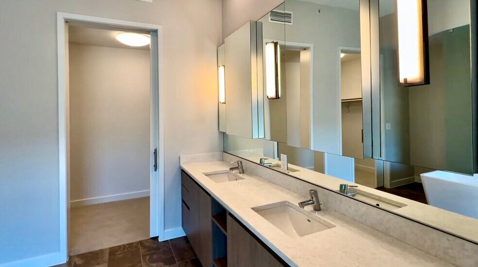 Building Photo - 4819 Skillman St