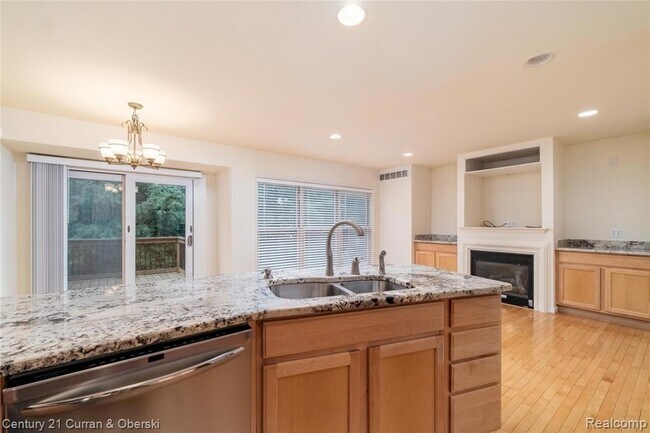 Building Photo - 50529 Beechwood Ct