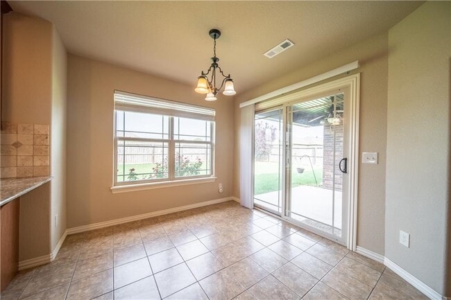 Building Photo - 704 SW Cabriolet St