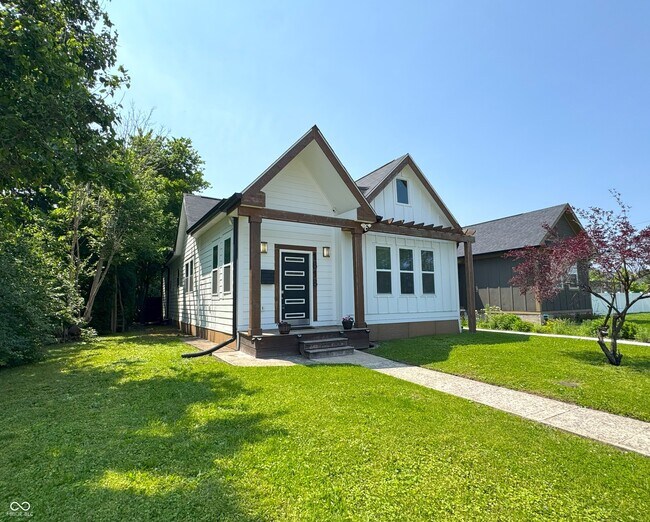 Primary Photo - 1818 N Cornell Ave