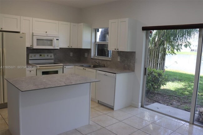 Building Photo - 2940 SE 15th Terrace