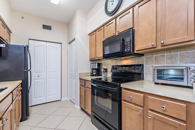 Building Photo - 5308 Myrtlewood Cir E