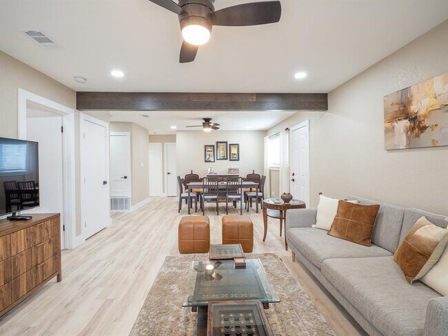 Building Photo - 8314 Bowling Green Dr