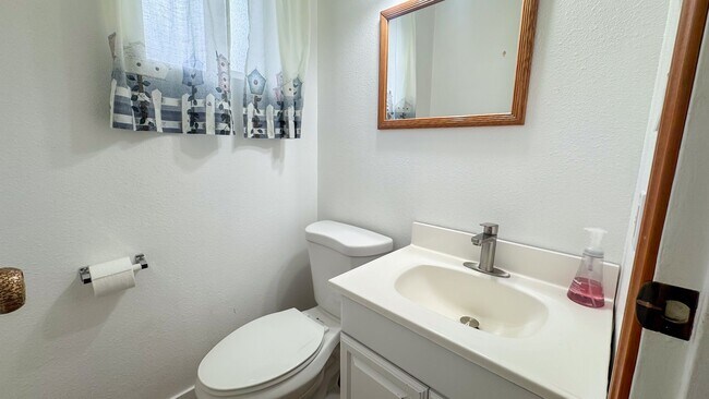 Building Photo - Move-In Ready 3-Bedroom with Pool / Lawn and Pool Service Included!