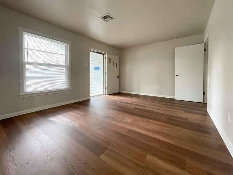 Building Photo - 2208 N 41st St