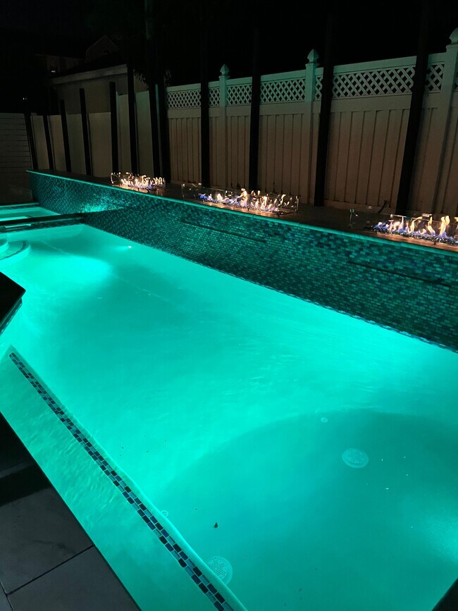 Building Photo - 16 S Somerset Ave