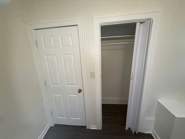 Building Photo - Open House Schedule Mon 9.1.25 @ 12:00pm, ...