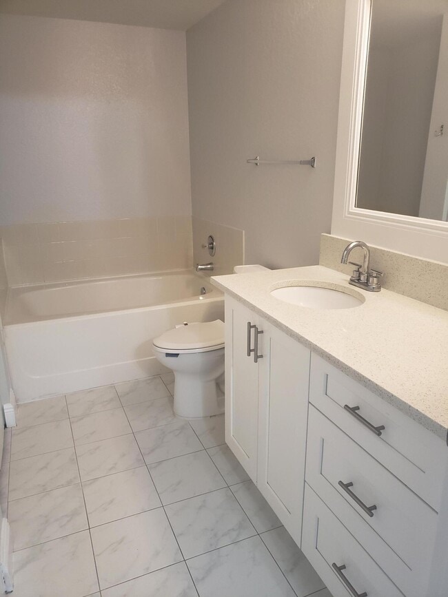 Building Photo - 909 Belmont Pl