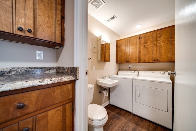 Building Photo - 1184 Meadowview Dr