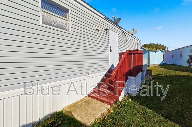 Building Photo - 825 Dawn Light Dr