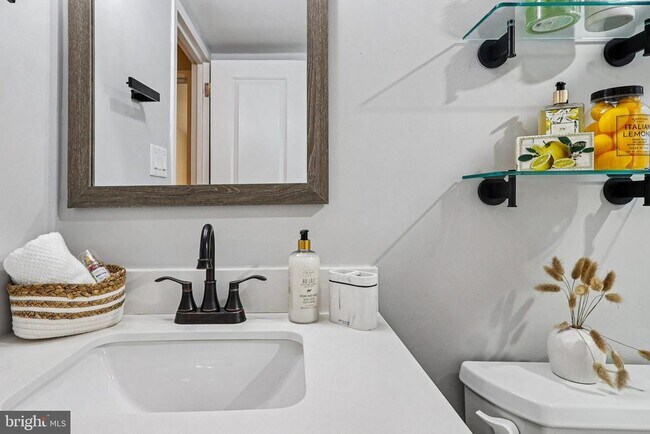 Building Photo - 4620 N Park Ave