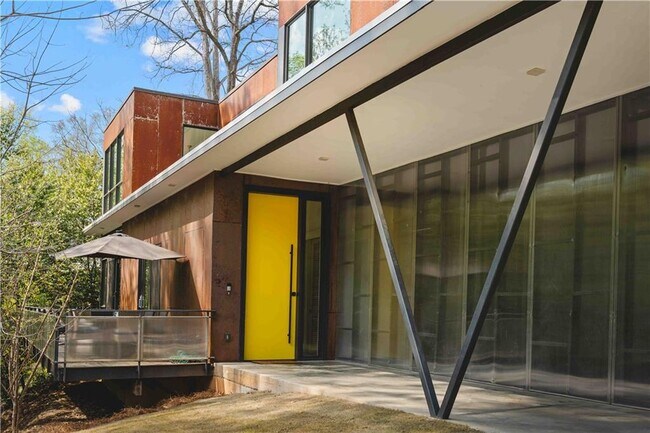 Building Photo - 1936 McLendon Ave NE