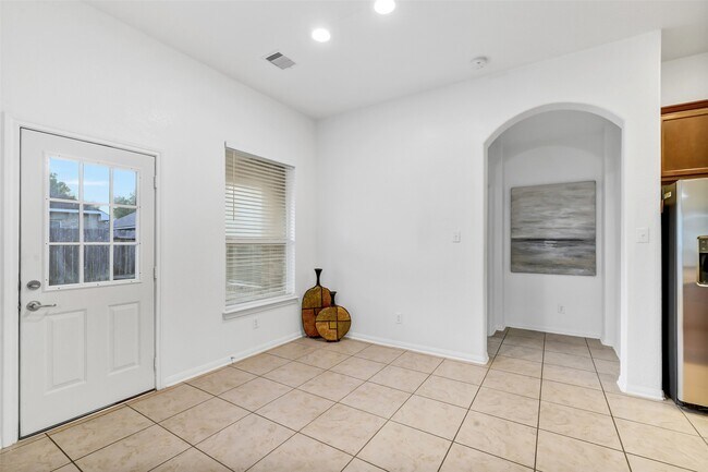 Building Photo - 7014 Spruce View Ct