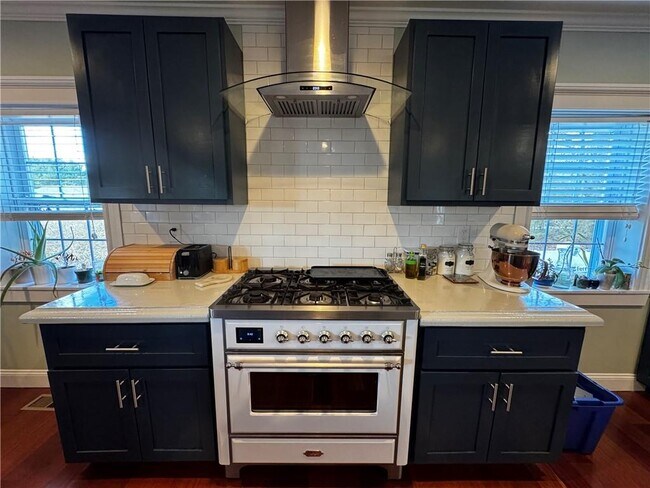 Building Photo - 73 Dye Hill Rd