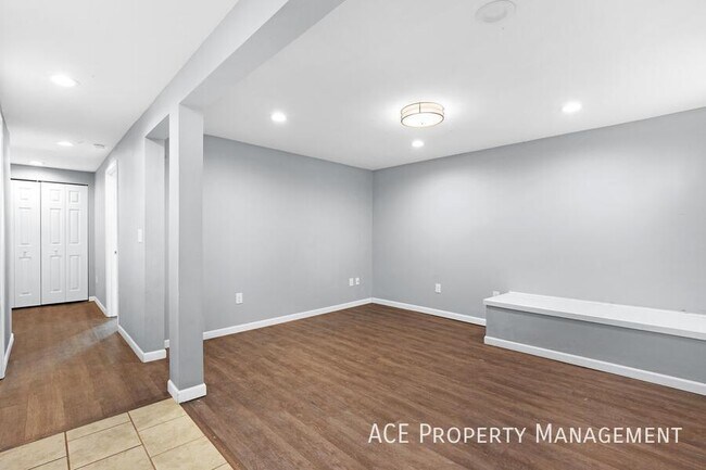 Building Photo - 2108 6th St