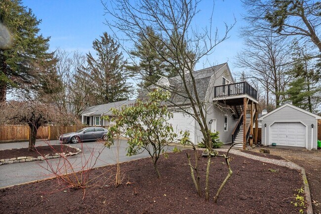 Building Photo - 32 Allandale St