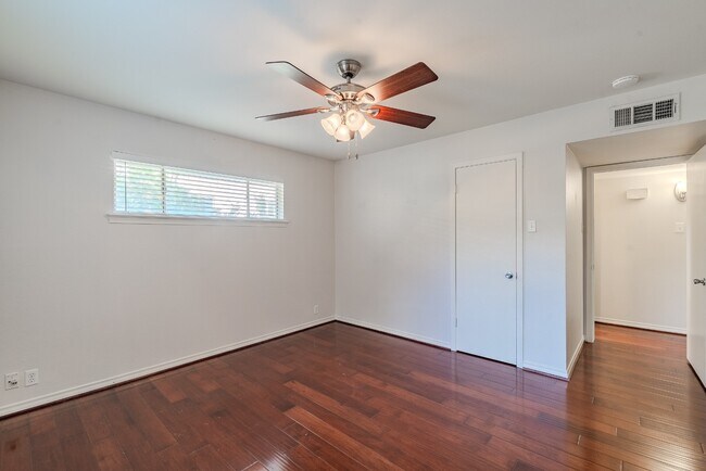 Building Photo - 6106 Averill Way