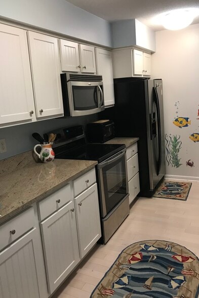 Kitchen - 20842 East Dr
