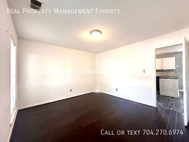 Building Photo - 8509 Golf Ridge Dr