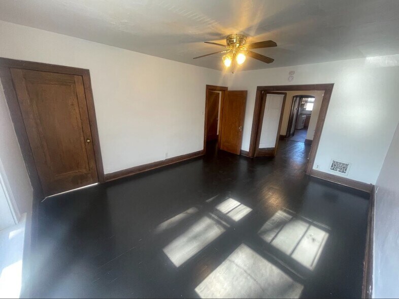 Building Photo - 3633 Dunnica Ave