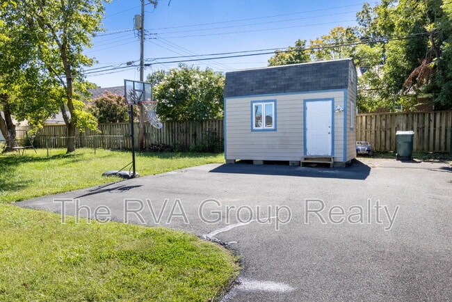 Building Photo - 2415 Dumbarton Rd