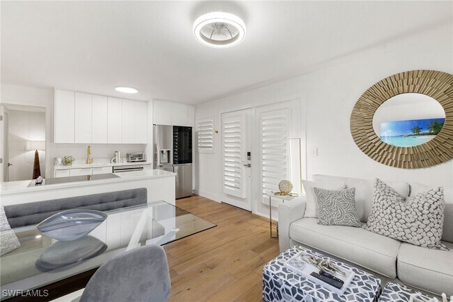 Building Photo - 175 5th Ave S