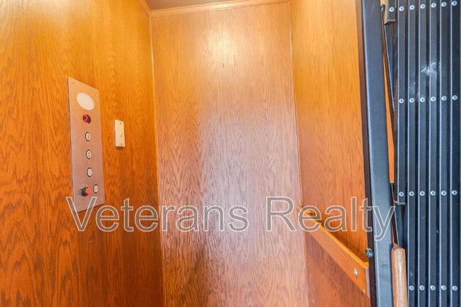 Building Photo - 28 Oak Alley Ln